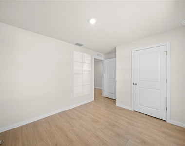 3030 Sw 15th Place - Photo Thumbnail 21