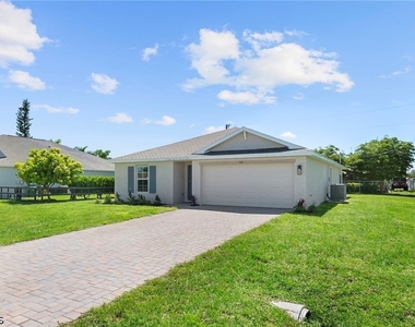3030 Sw 15th Place - Photo Thumbnail 1