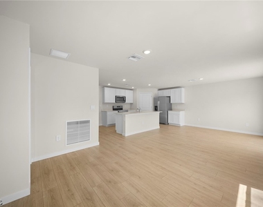 3030 Sw 15th Place - Photo Thumbnail 11