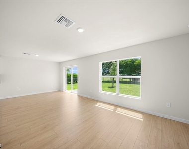3030 Sw 15th Place - Photo Thumbnail 10