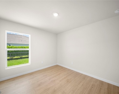 3030 Sw 15th Place - Photo Thumbnail 23