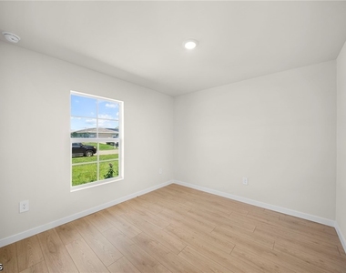 3030 Sw 15th Place - Photo Thumbnail 19