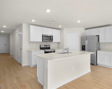 3030 Sw 15th Place - Photo Thumbnail 4