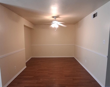 2917 Nottingham Lane - Photo Thumbnail 4