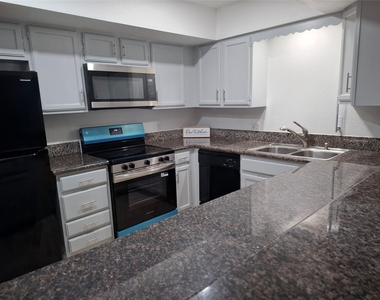 2917 Nottingham Lane - Photo Thumbnail 11