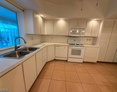 3818 Se 12th Avenue - Photo Thumbnail 6