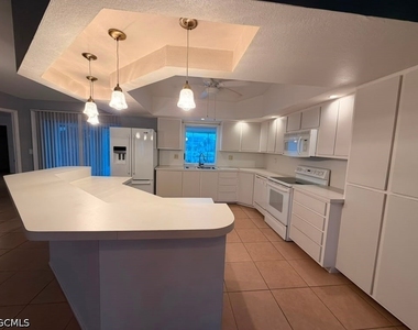 3818 Se 12th Avenue - Photo Thumbnail 9