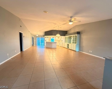 3818 Se 12th Avenue - Photo Thumbnail 2