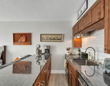 375 Endicott N - Photo Thumbnail 3