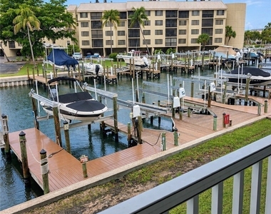 4591 Bay Beach Lane - Photo Thumbnail 12
