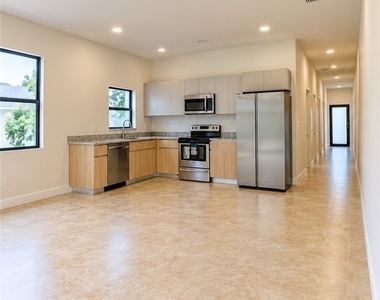 5617 10th Avenue - Photo Thumbnail 2