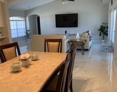 420 Ne 15th Terrace - Photo Thumbnail 6