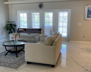 420 Ne 15th Terrace - Photo Thumbnail 9