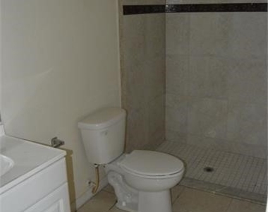823 Sw 32nd Terrace - Photo Thumbnail 9