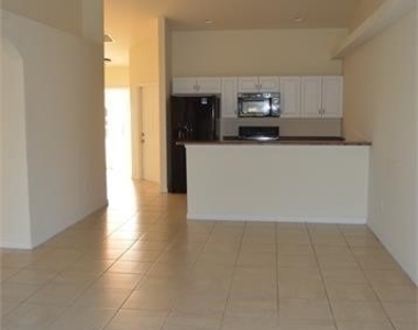 823 Sw 32nd Terrace - Photo Thumbnail 3