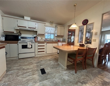 571 Sunrise Lane - Photo Thumbnail 9