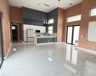 4306 Nw 32nd Lane - Photo Thumbnail 2