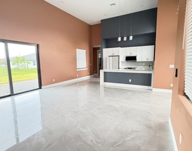 4306 Nw 32nd Lane - Photo Thumbnail 3