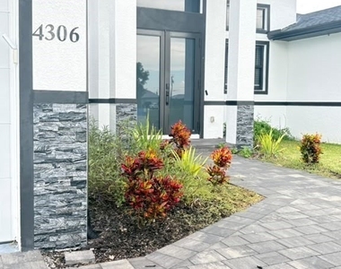 4306 Nw 32nd Lane - Photo Thumbnail 1