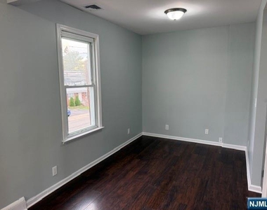 326 Delawanna - Photo Thumbnail 4