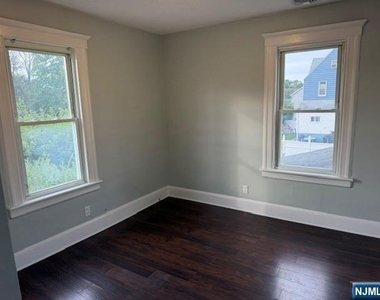 326 Delawanna - Photo Thumbnail 5