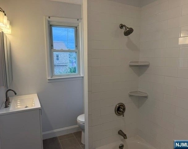 326 Delawanna - Photo Thumbnail 6