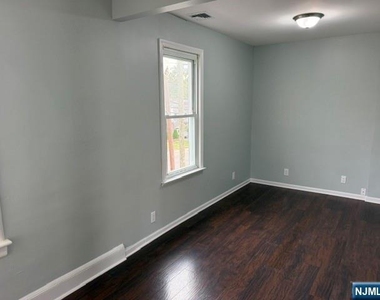 326 Delawanna - Photo Thumbnail 8