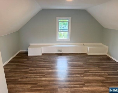 326 Delawanna - Photo Thumbnail 10
