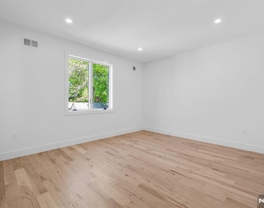 849 Pleasantview - Photo Thumbnail 8