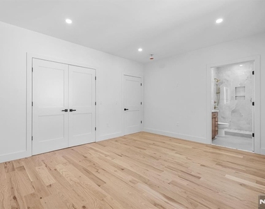849 Pleasantview - Photo Thumbnail 5