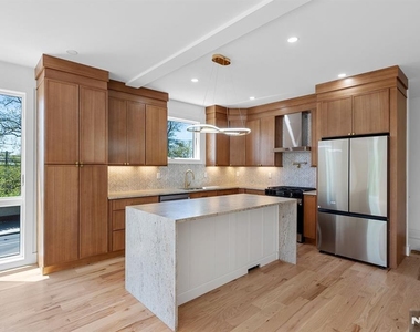 849 Pleasantview - Photo Thumbnail 3