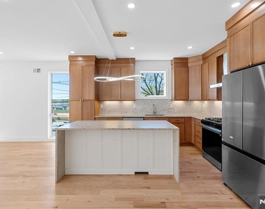 849 Pleasantview - Photo Thumbnail 2