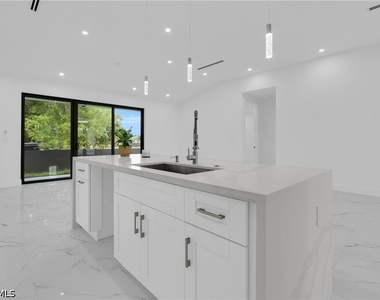 3307 E 17th Street - Photo Thumbnail 3