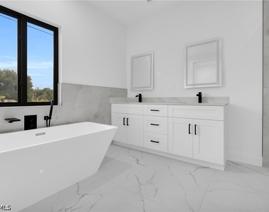 3307 E 17th Street - Photo Thumbnail 8