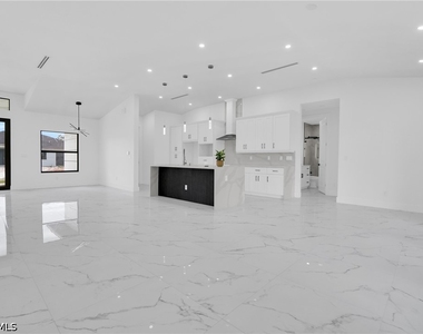 3307 E 17th Street - Photo Thumbnail 2