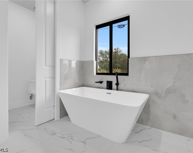 3307 E 17th Street - Photo Thumbnail 7