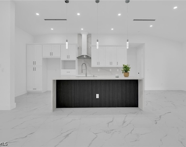 3307 E 17th Street - Photo Thumbnail 5