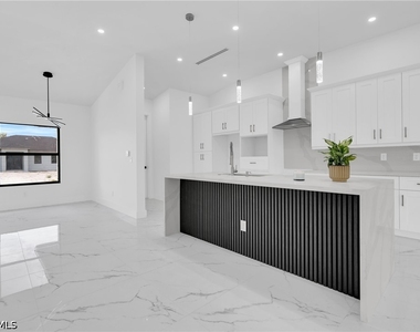 3307 E 17th Street - Photo Thumbnail 4