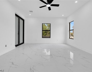 3307 E 17th Street - Photo Thumbnail 9
