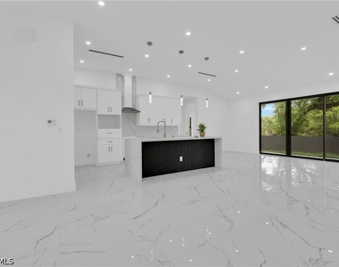 3307 E 17th Street - Photo Thumbnail 6