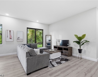 923 Milwaukee Boulevard - Photo Thumbnail 6