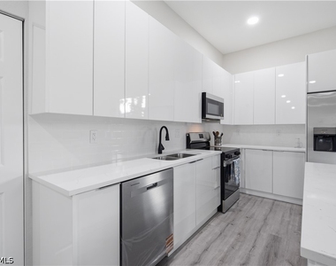 923 Milwaukee Boulevard - Photo Thumbnail 8