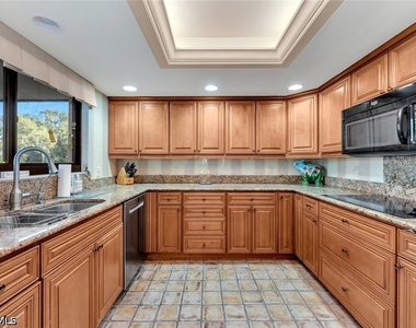 5950 Pelican Bay Boulevard - Photo Thumbnail 6