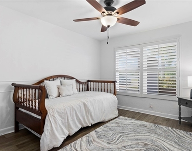 4515 Lakewood Boulevard - Photo Thumbnail 17