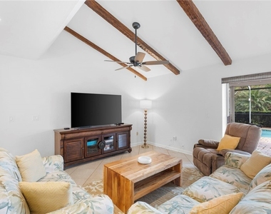 4515 Lakewood Boulevard - Photo Thumbnail 14