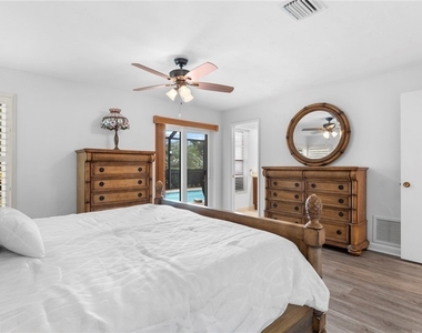 4515 Lakewood Boulevard - Photo Thumbnail 21