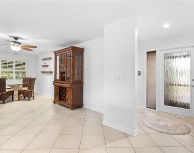4515 Lakewood Boulevard - Photo Thumbnail 5