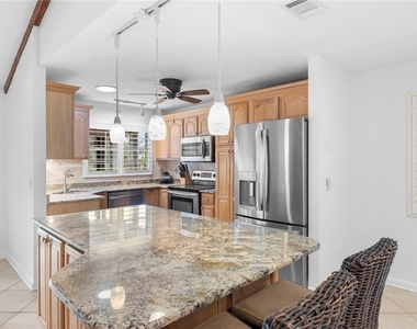 4515 Lakewood Boulevard - Photo Thumbnail 9