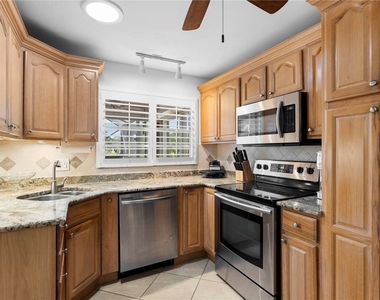 4515 Lakewood Boulevard - Photo Thumbnail 10