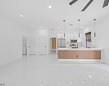 17 W 7th Street - Photo Thumbnail 6